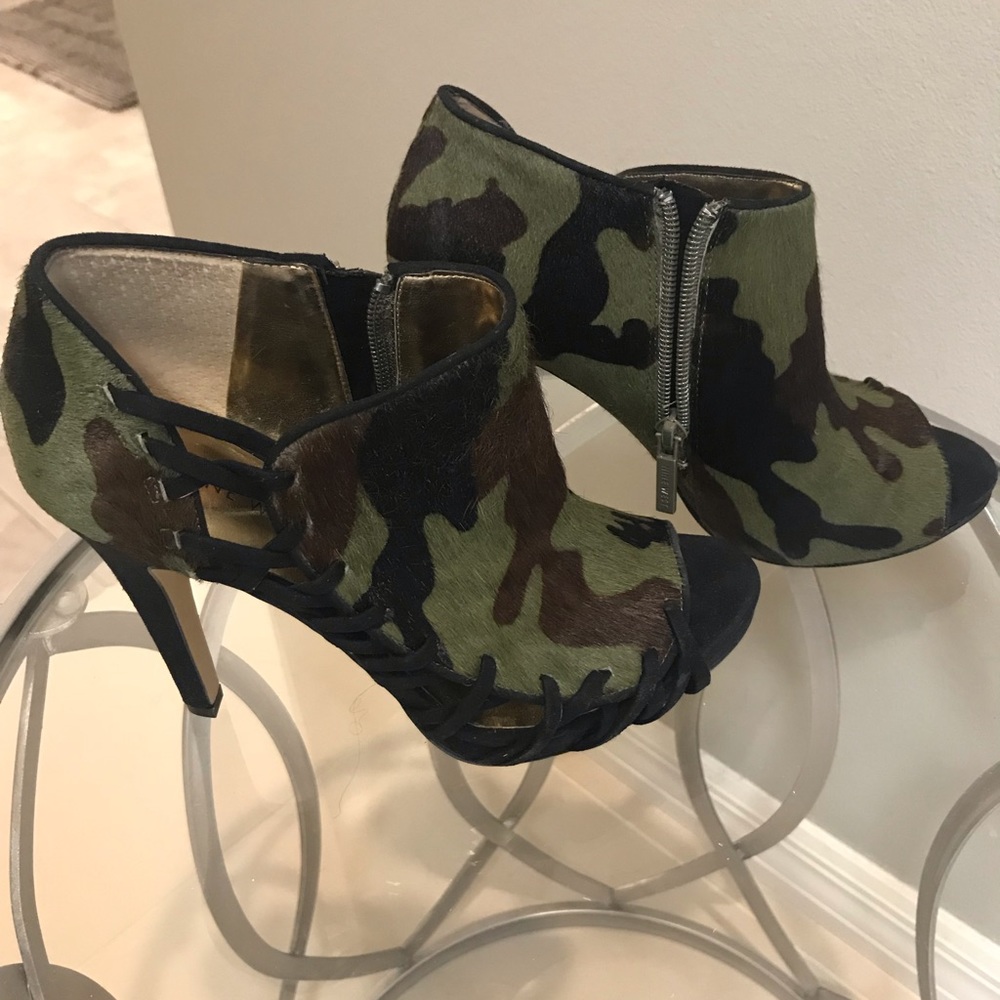 Camouflage green shoes